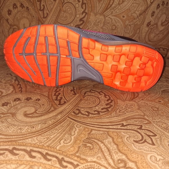 Nike Max Dynasty 2 Women's Black and Pink Athletic Shoes In A Size 9. EUC. - Picture 8 of 12